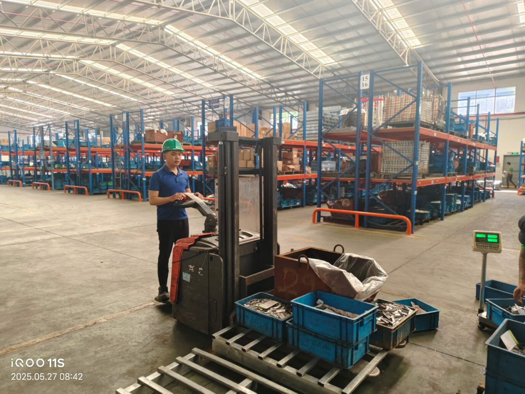 将开单物料叉出仓库