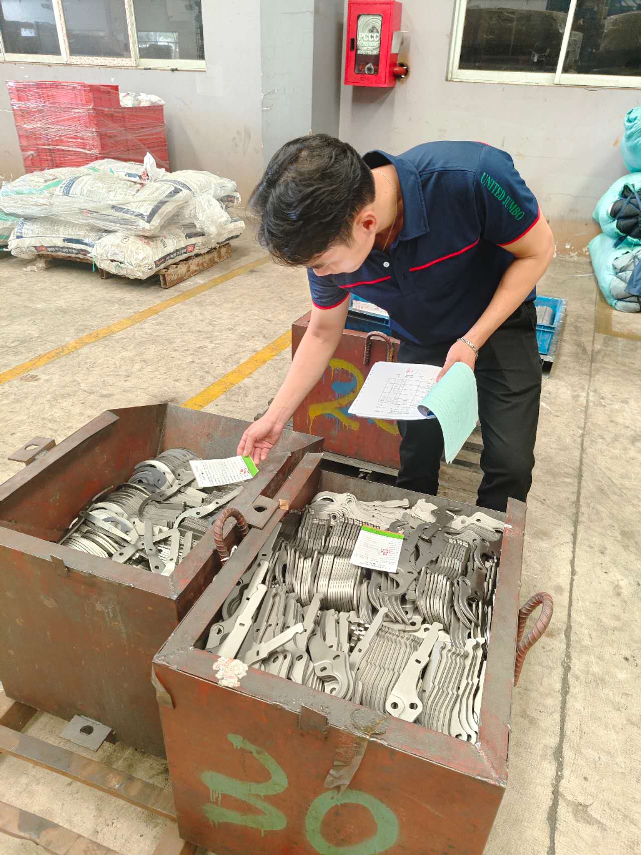 生管及仓库科长再次核对