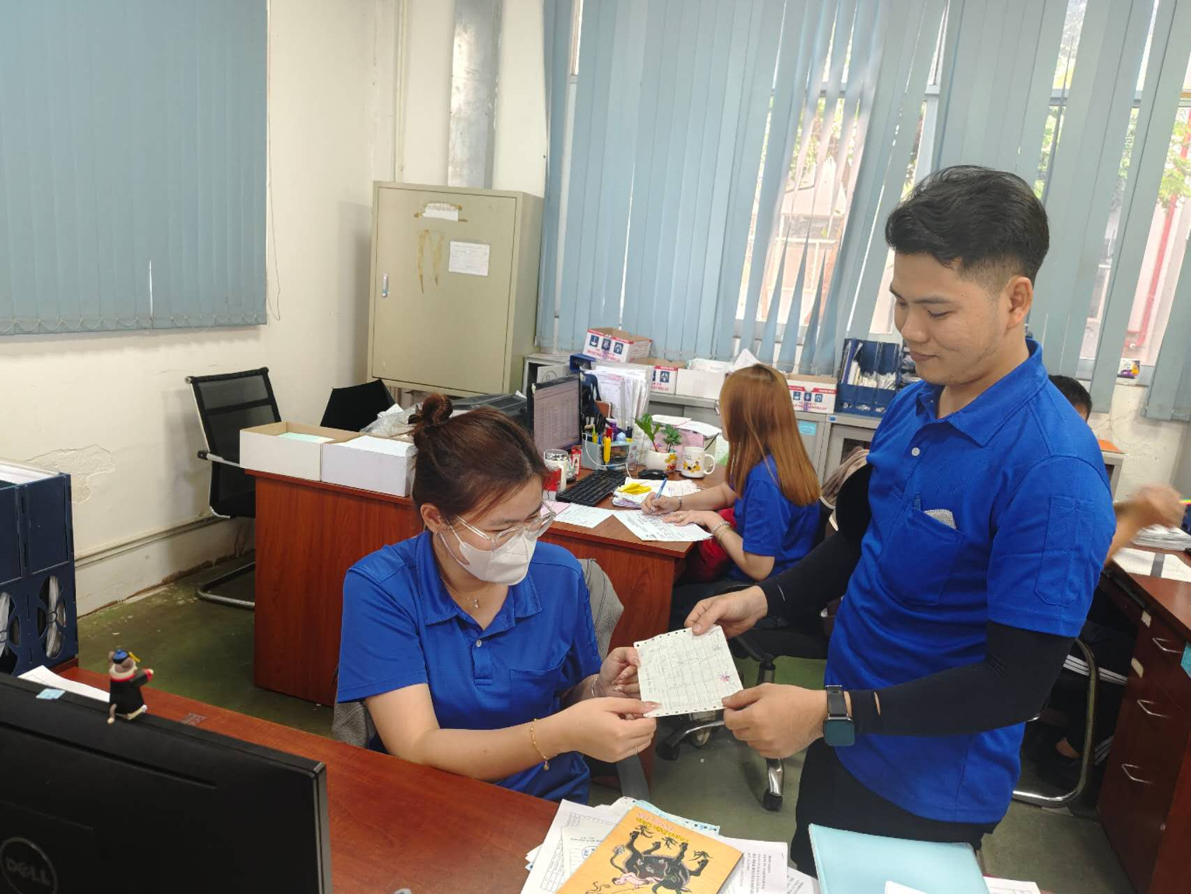 領料單送回倉庫辦公室